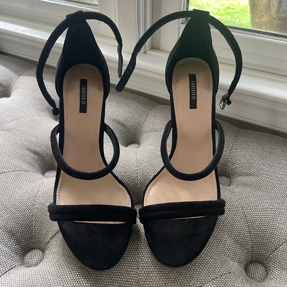 F21 stiletto pumps